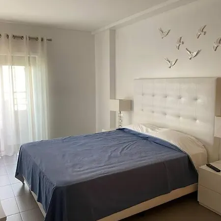 T1 Praia Rocha - *